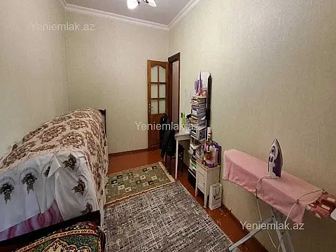 Satılır 4 otaqlı köhnə tikili 110 m²
