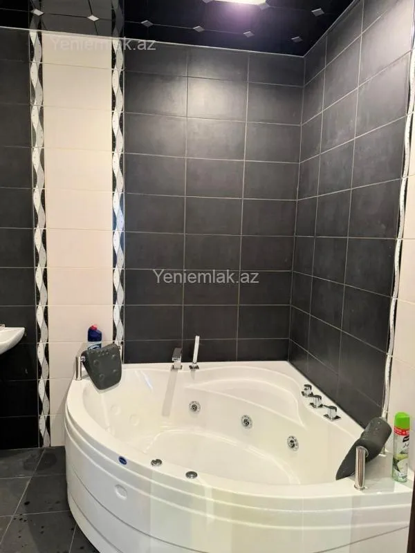 Satılır 3 otaqlı yeni tikili 120 m²