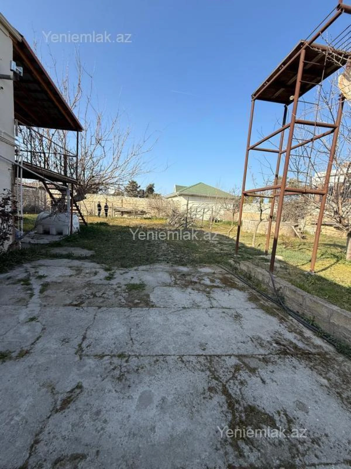 Satılır 8 otaqlı həyət evi 295 m²