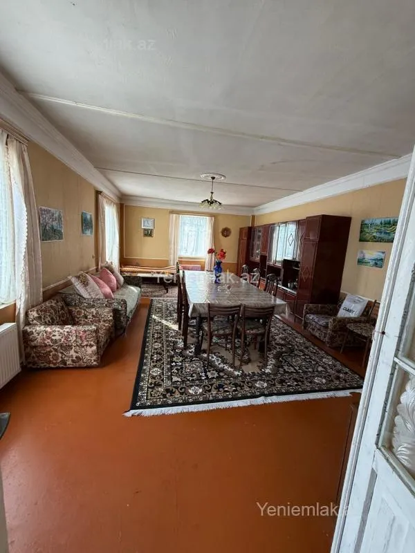 Satılır 8 otaqlı həyət evi 295 m²