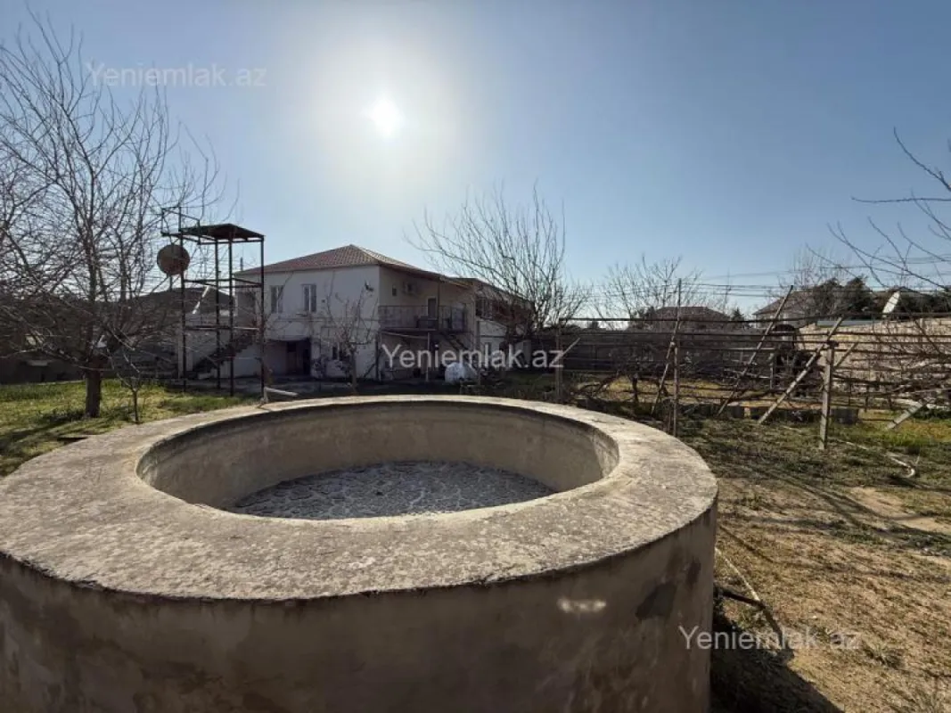 Satılır 8 otaqlı həyət evi 295 m²