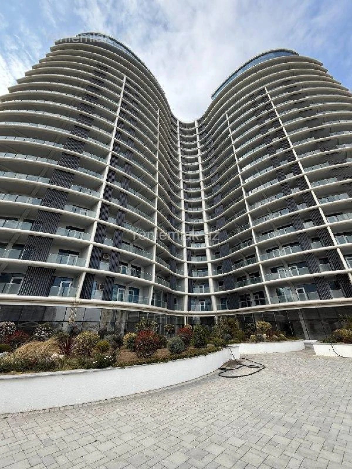 Satılır 3 otaqlı yeni tikili 106 m²