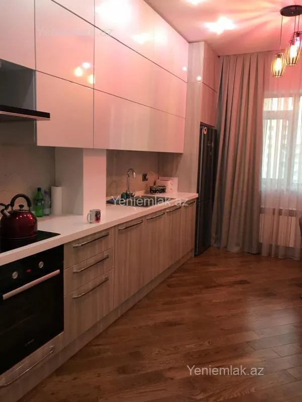 Satılır 3 otaqlı yeni tikili 105 m²