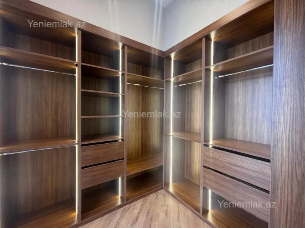 Satılır 5 otaqlı həyət evi 260 m²