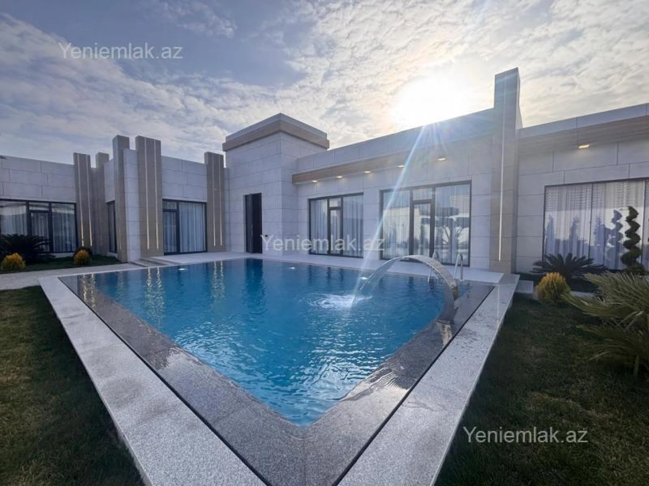 Satılır 5 otaqlı həyət evi 260 m²