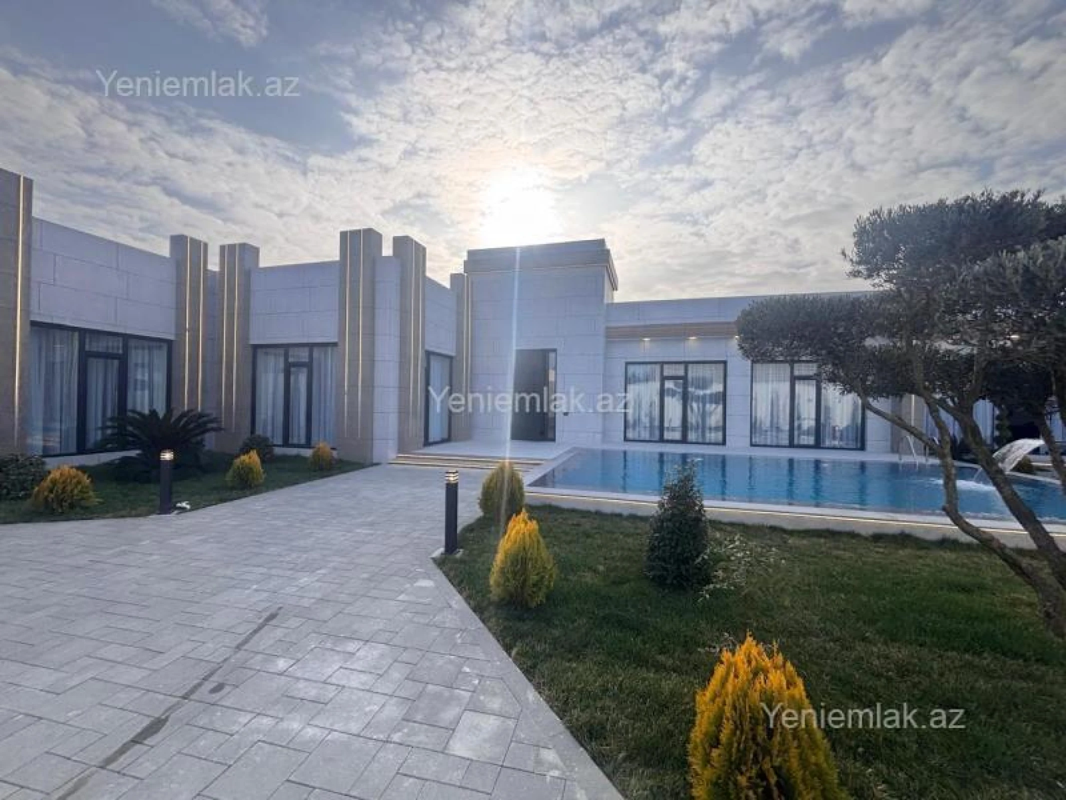 Satılır 5 otaqlı həyət evi 260 m²