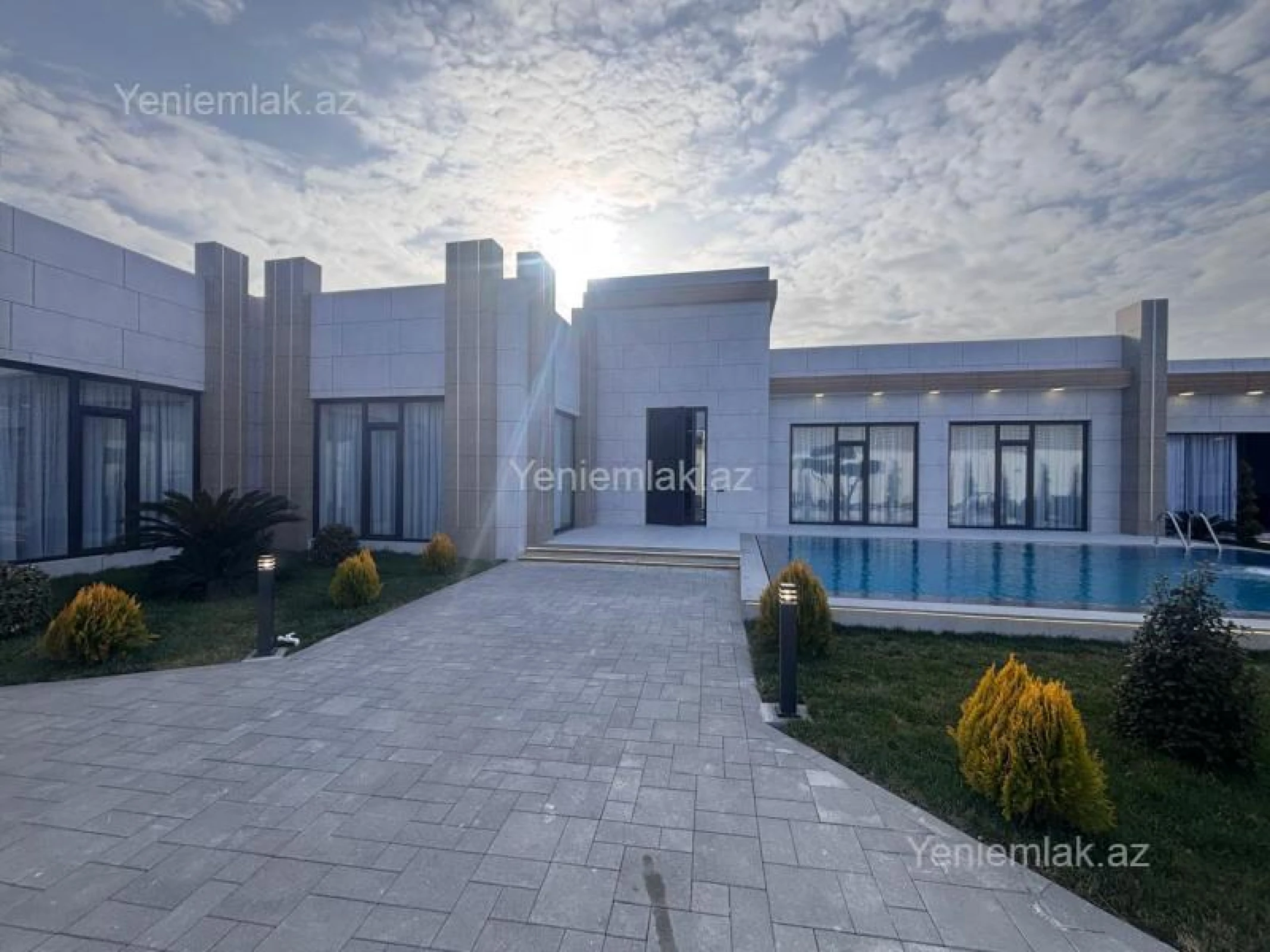 Satılır 5 otaqlı həyət evi 260 m²