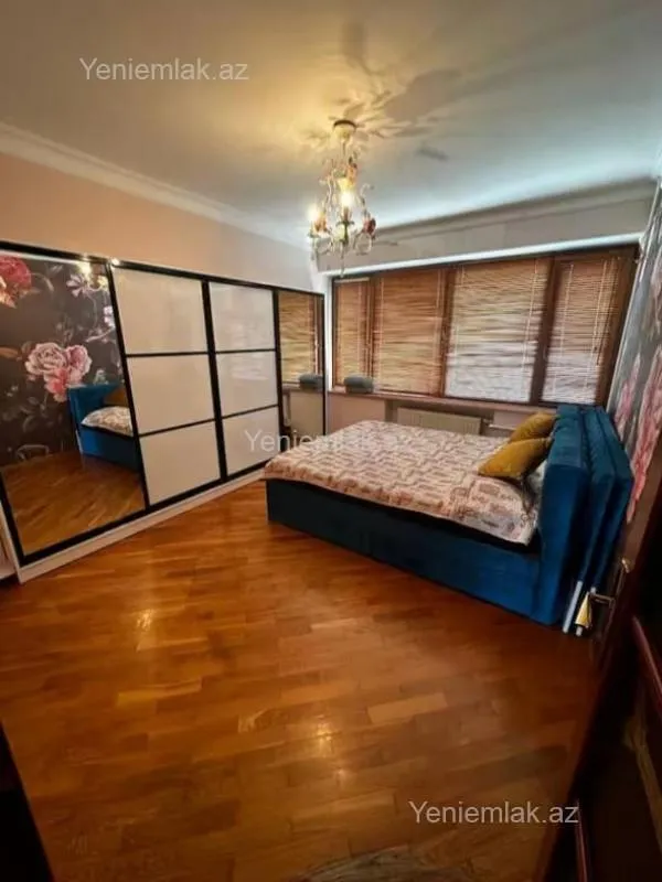 Satılır 2 otaqlı köhnə tikili 60 m²