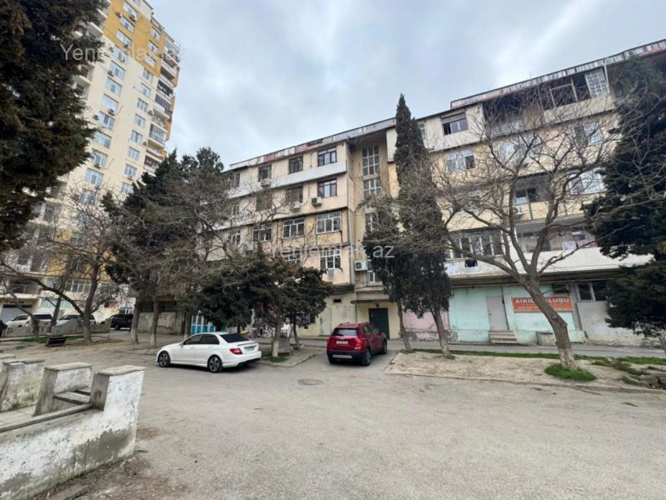 Satılır 4 otaqlı köhnə tikili 100 m²