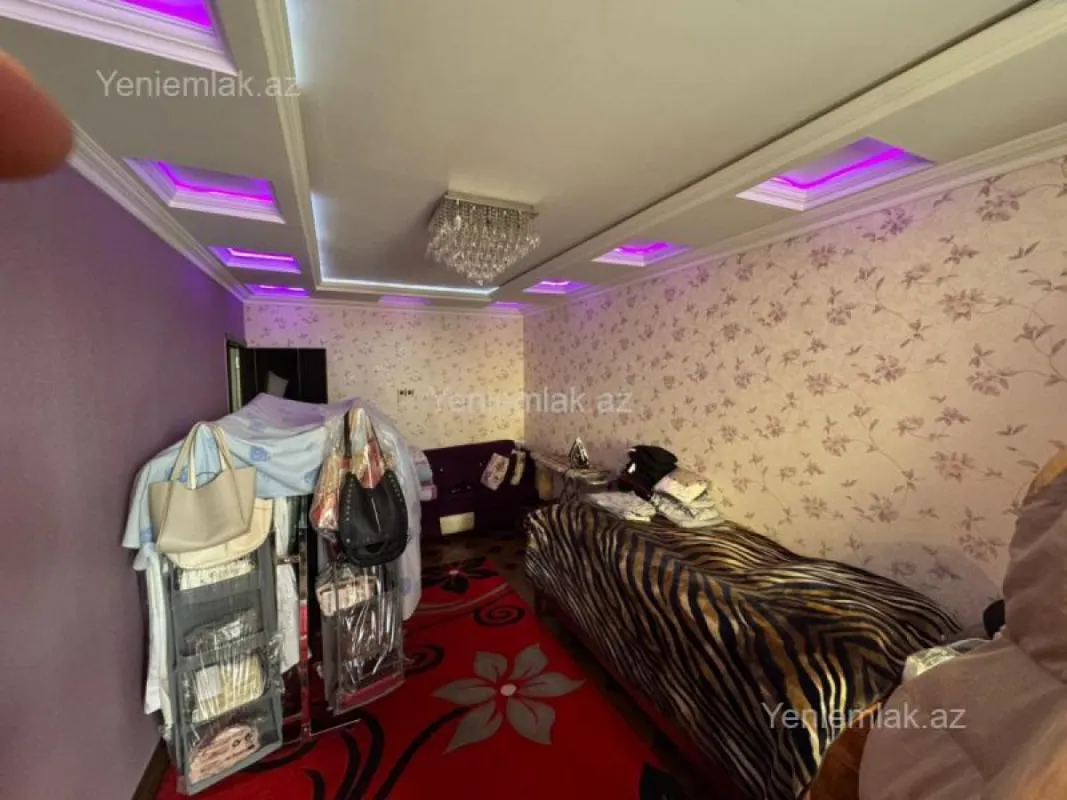 Satılır 4 otaqlı köhnə tikili 100 m²