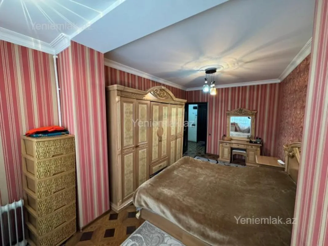 Satılır 4 otaqlı köhnə tikili 100 m²