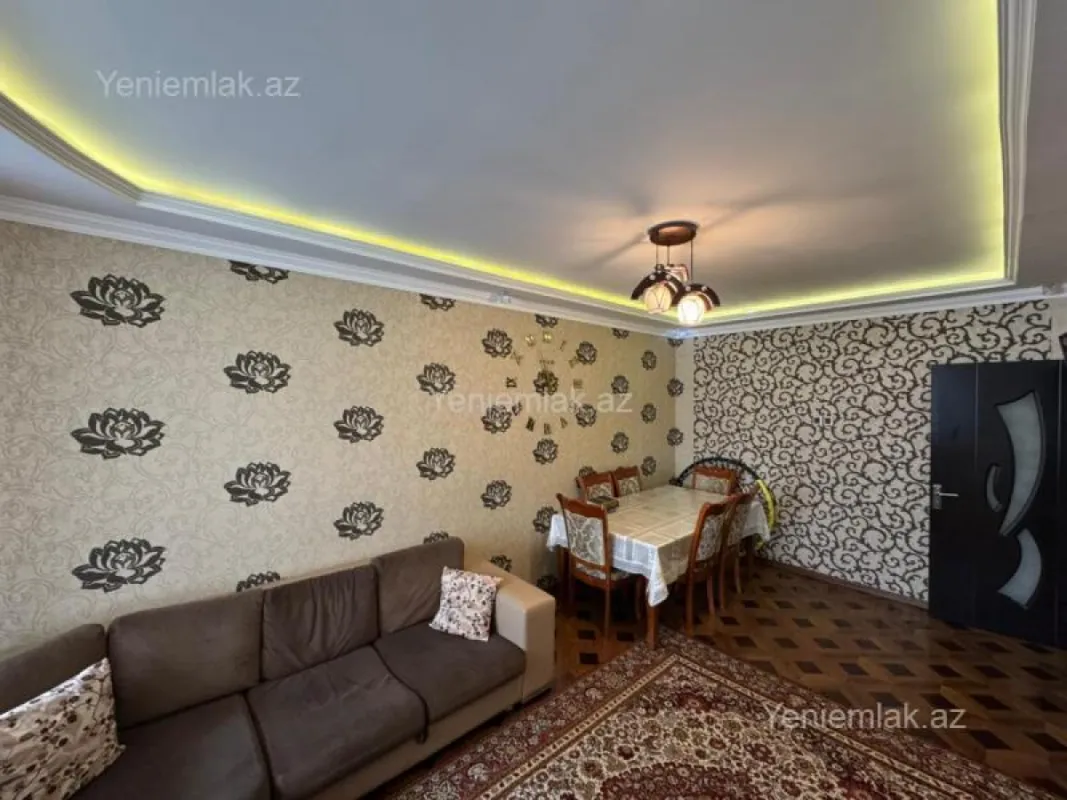 Satılır 4 otaqlı köhnə tikili 100 m²