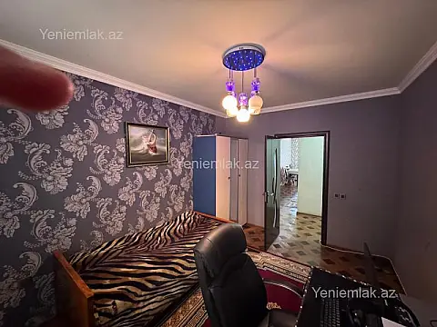 Satılır 4 otaqlı köhnə tikili 100 m²