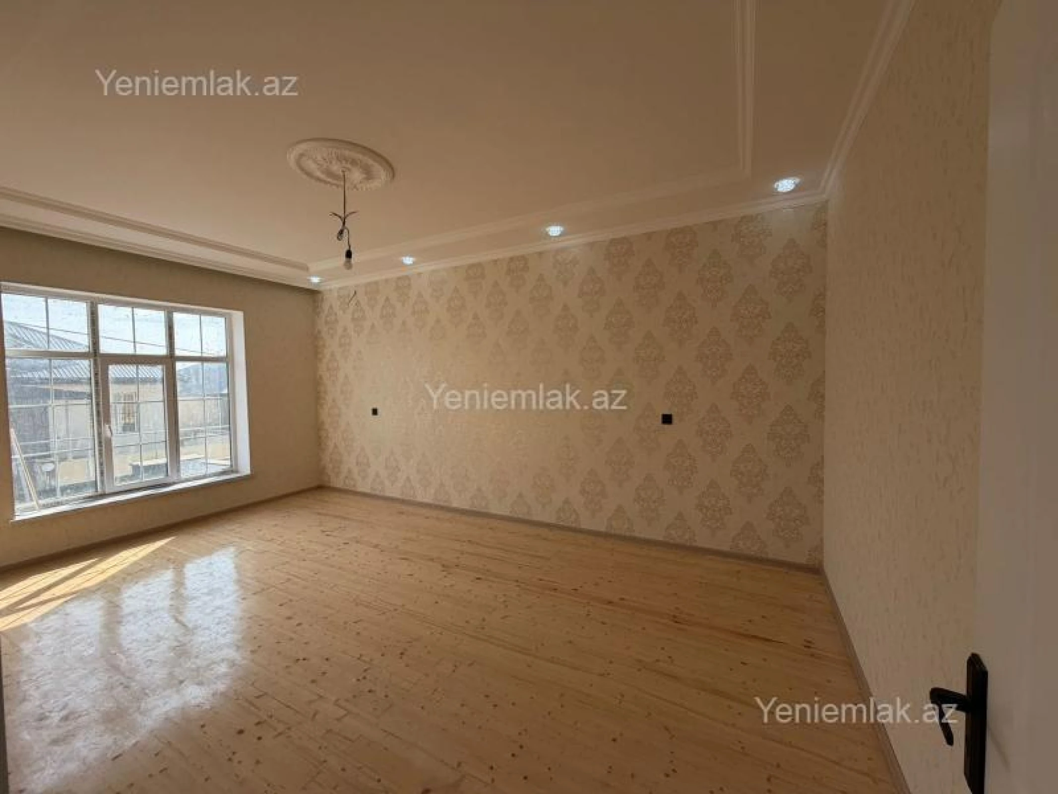 Satılır 4 otaqlı həyət evi 200 m²