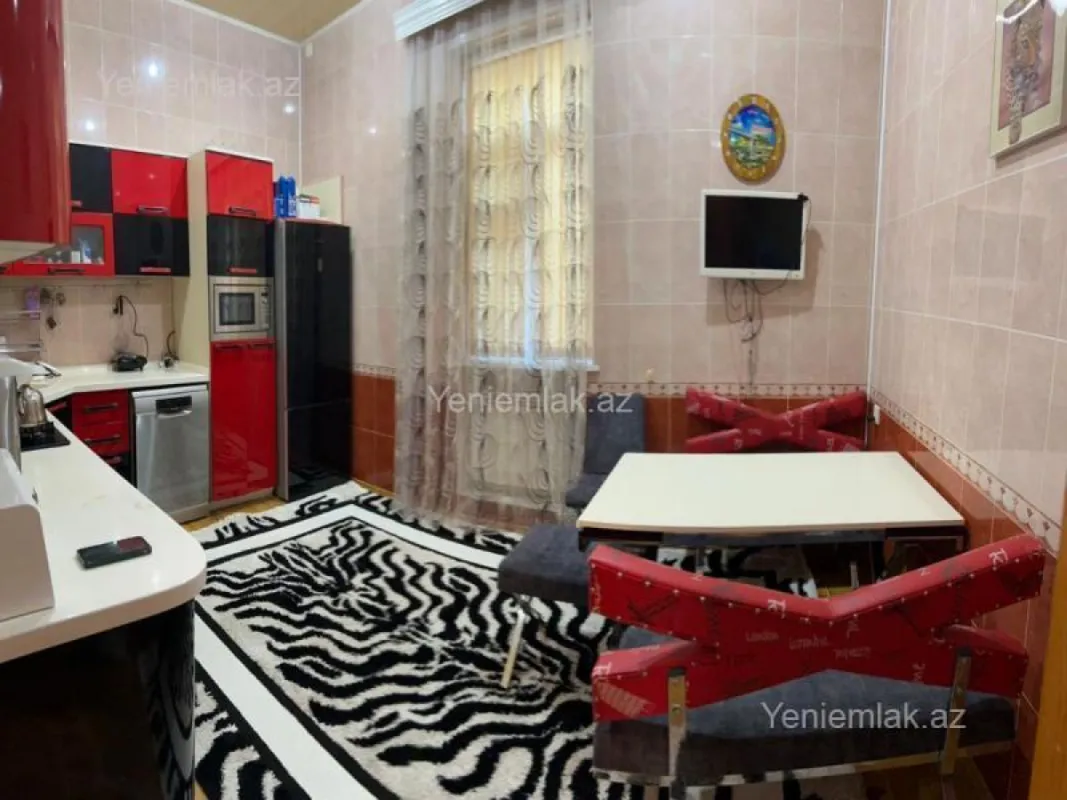 Satılır 9 otaqlı həyət evi 320 m²