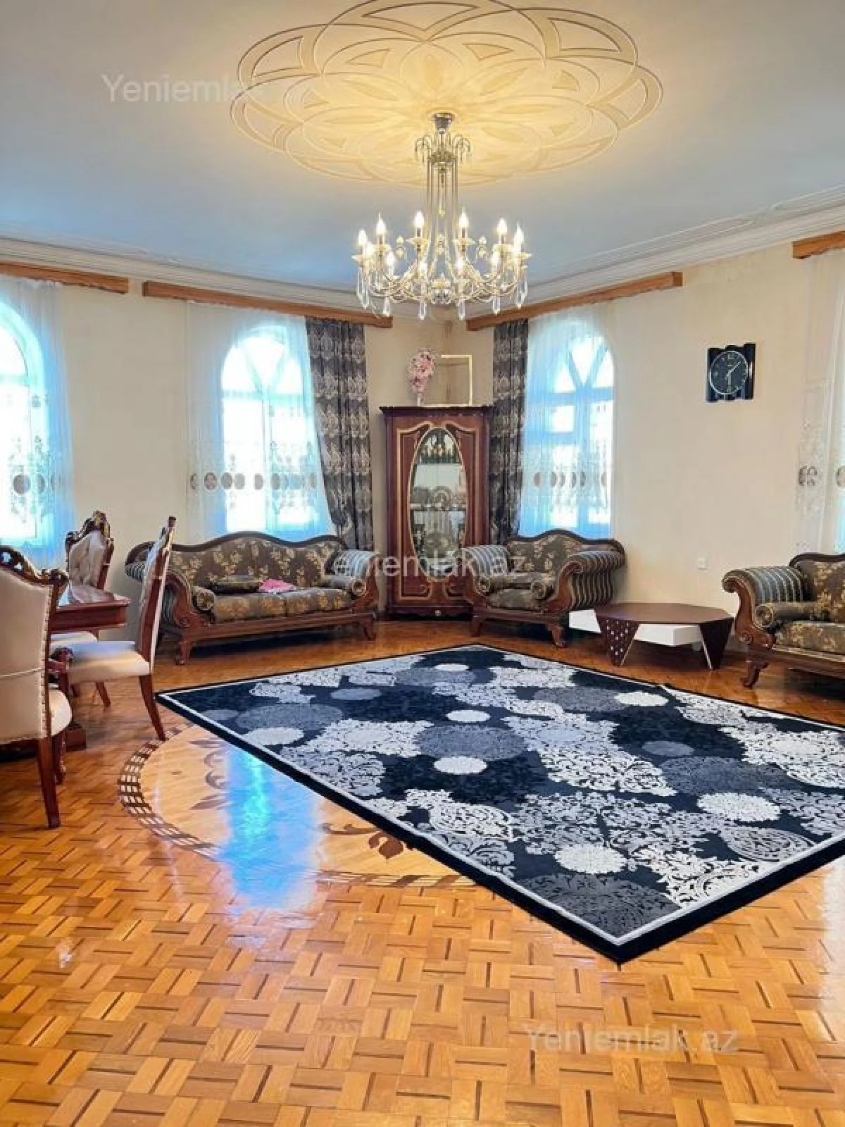 Satılır 9 otaqlı həyət evi 320 m²
