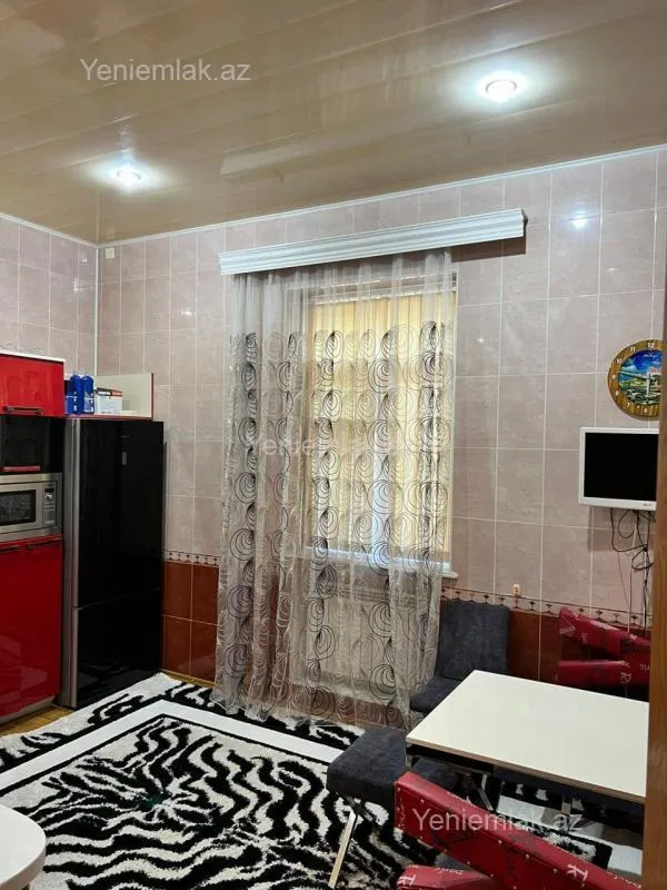 Satılır 9 otaqlı həyət evi 320 m²