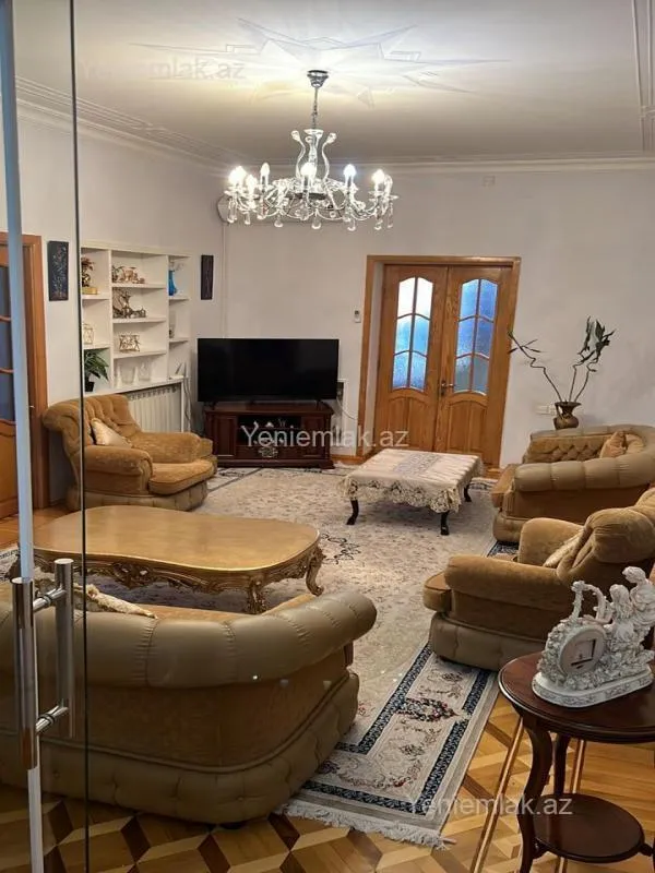 Satılır 9 otaqlı həyət evi 320 m²