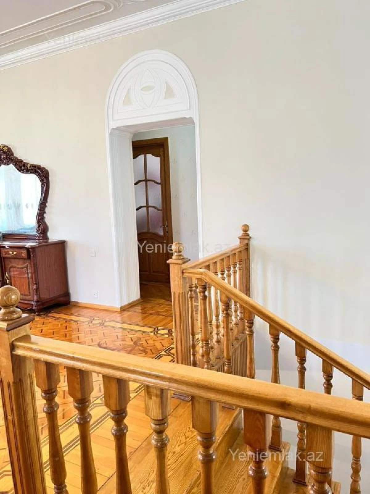 Satılır 9 otaqlı həyət evi 320 m²