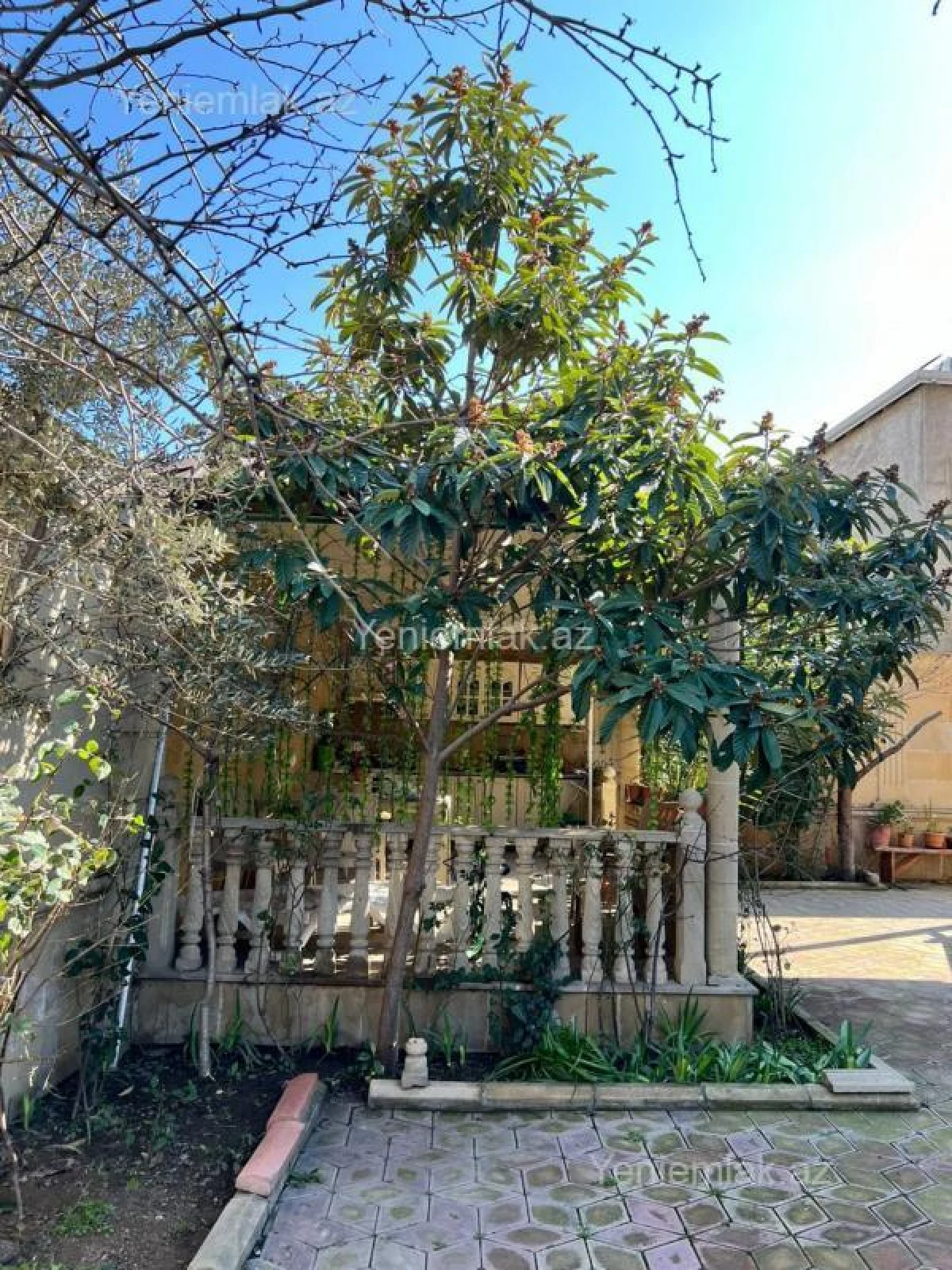 Satılır 9 otaqlı həyət evi 320 m²