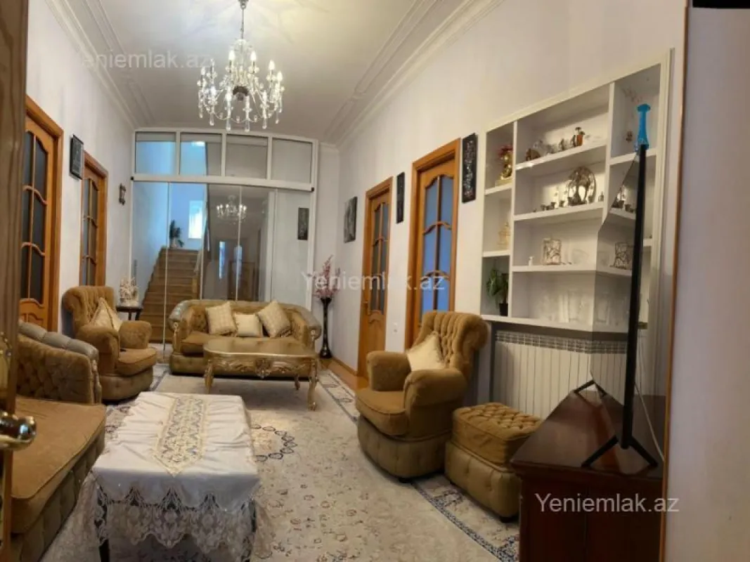 Satılır 9 otaqlı həyət evi 320 m²