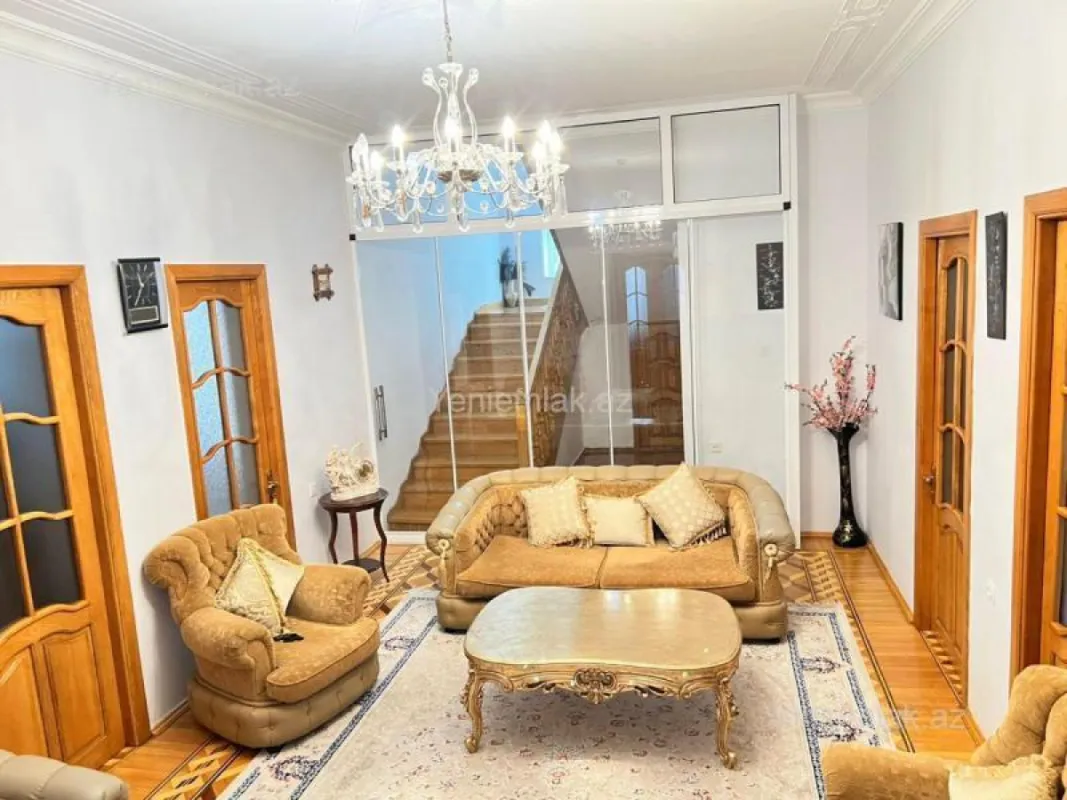 Satılır 9 otaqlı həyət evi 320 m²