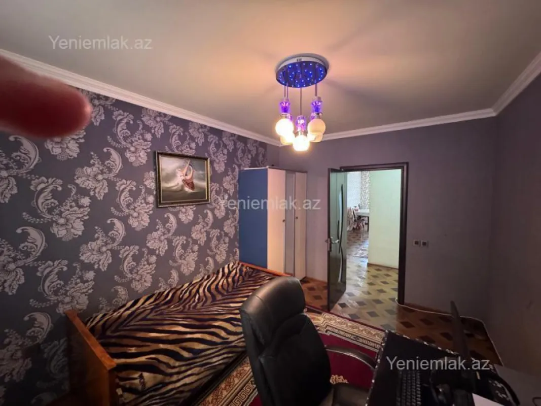 Satılır 4 otaqlı köhnə tikili 115 m²