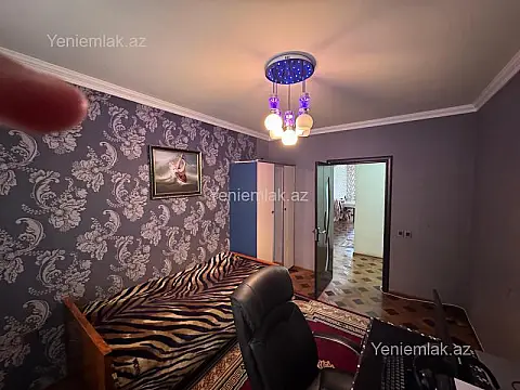 Satılır 4 otaqlı köhnə tikili 115 m²