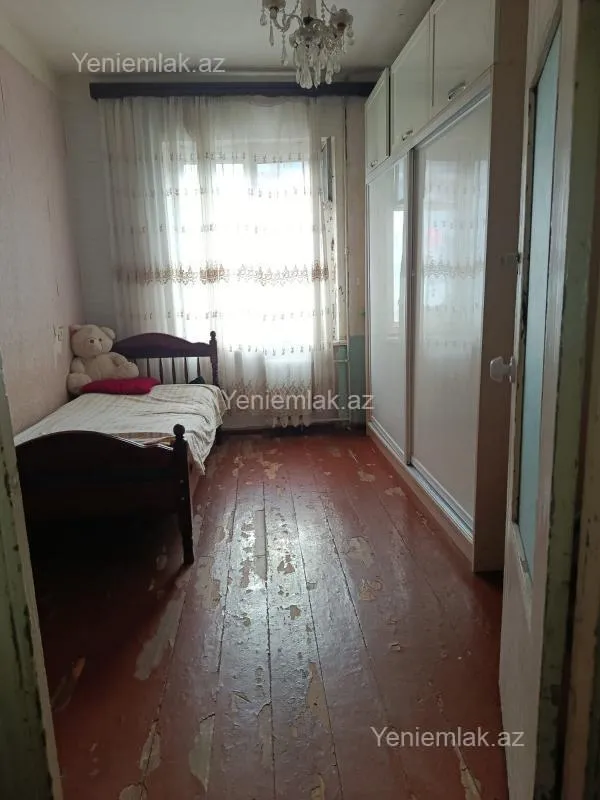 Satılır 4 otaqlı köhnə tikili 85 m²