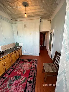 Satılır 2 otaqlı köhnə tikili 60 m²