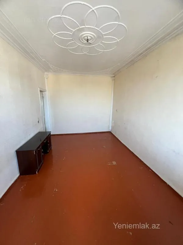 Satılır 2 otaqlı köhnə tikili 60 m²