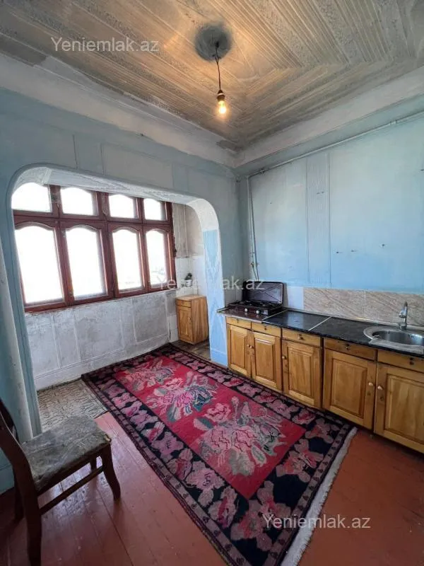 Satılır 2 otaqlı köhnə tikili 60 m²