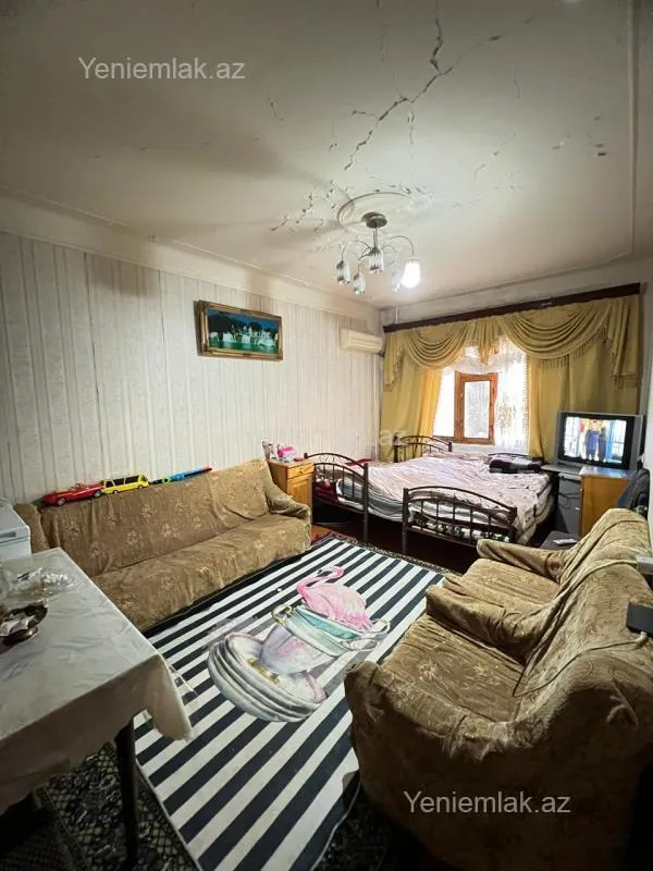 Satılır 2 otaqlı köhnə tikili 60 m²