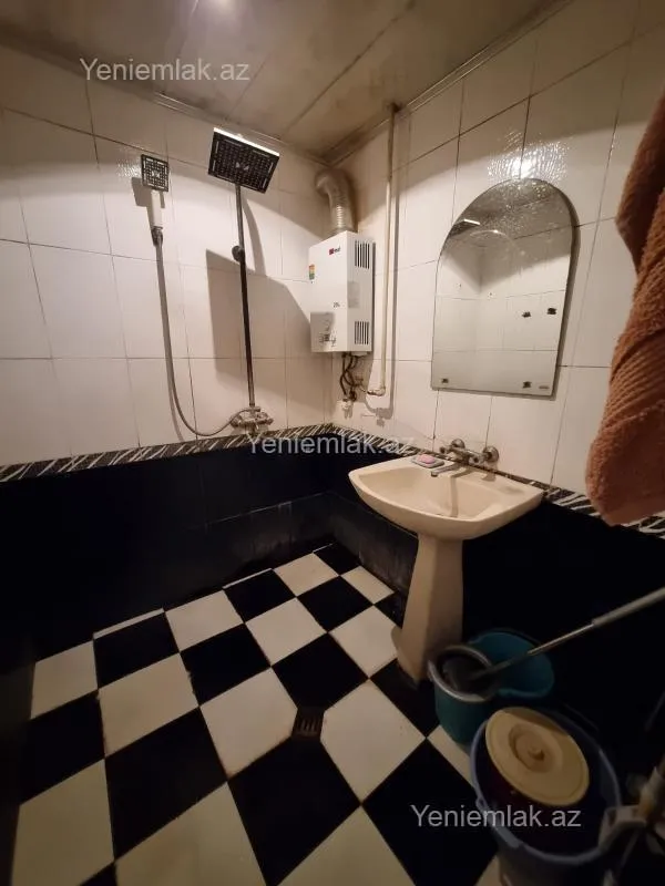 Satılır 2 otaqlı köhnə tikili 50 m²