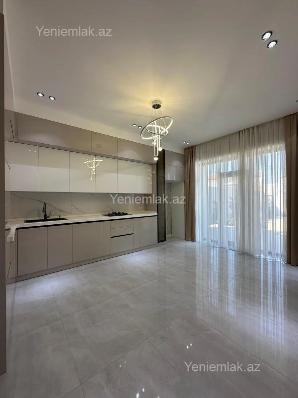 Satılır 4 otaqlı həyət evi 180 m²
