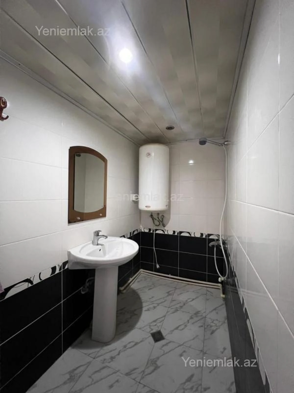 Satılır 2 otaqlı köhnə tikili 65 m²