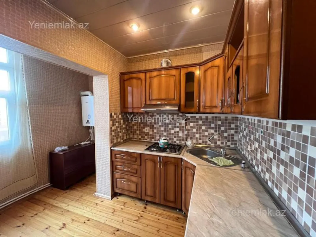 Satılır 2 otaqlı köhnə tikili 65 m²