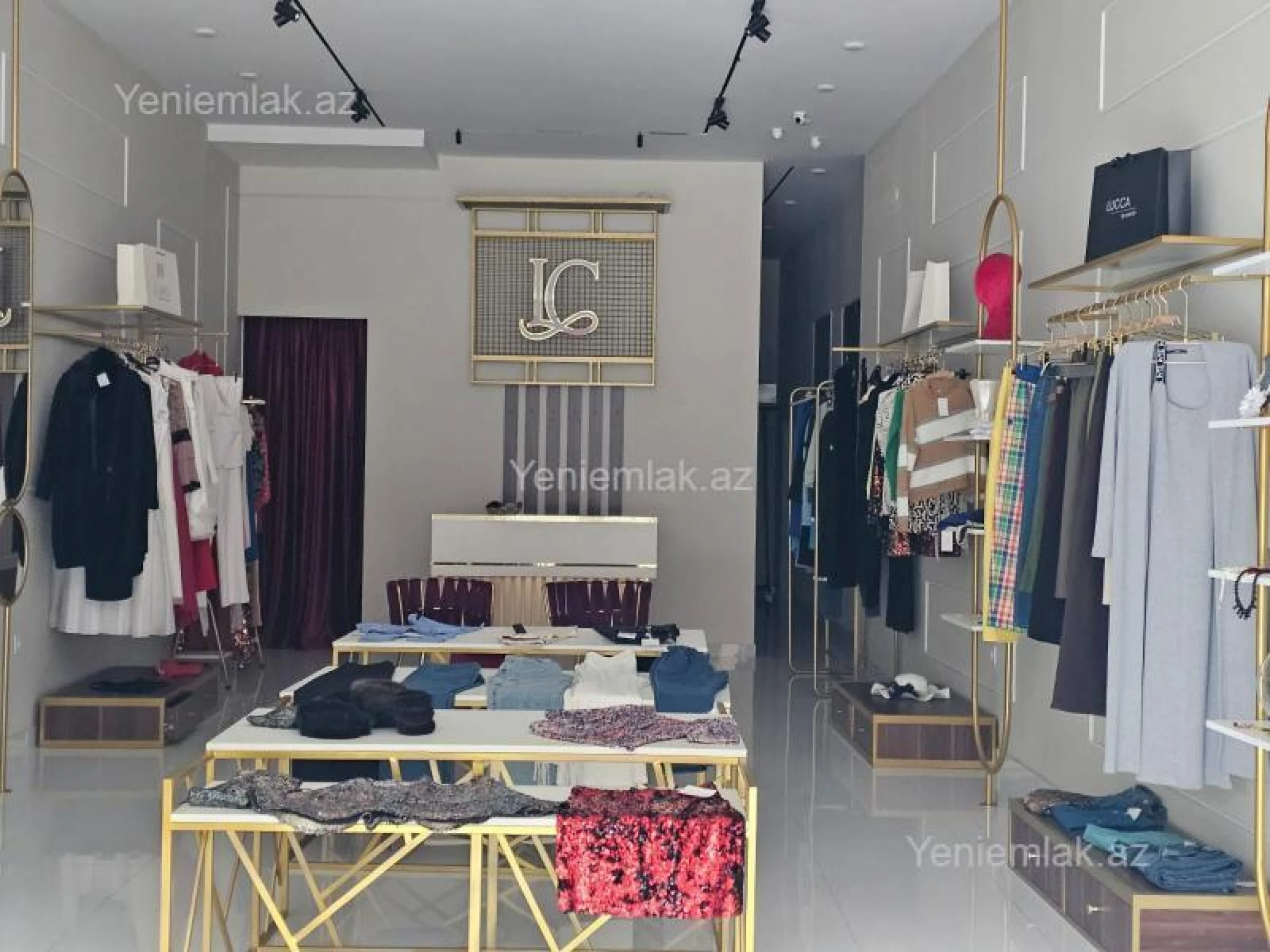 Satılır 2 otaqlı obyekt 300 m²