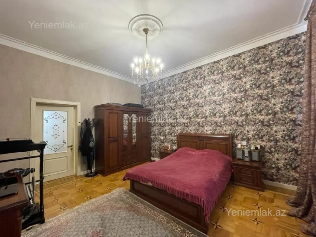 Satılır 3 otaqlı köhnə tikili 100 m²