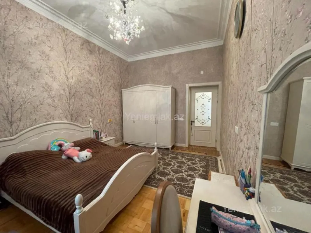 Satılır 3 otaqlı köhnə tikili 100 m²