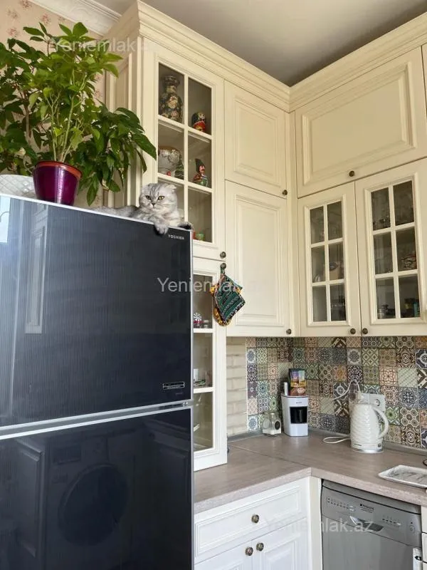 Satılır 3 otaqlı köhnə tikili 100 m²