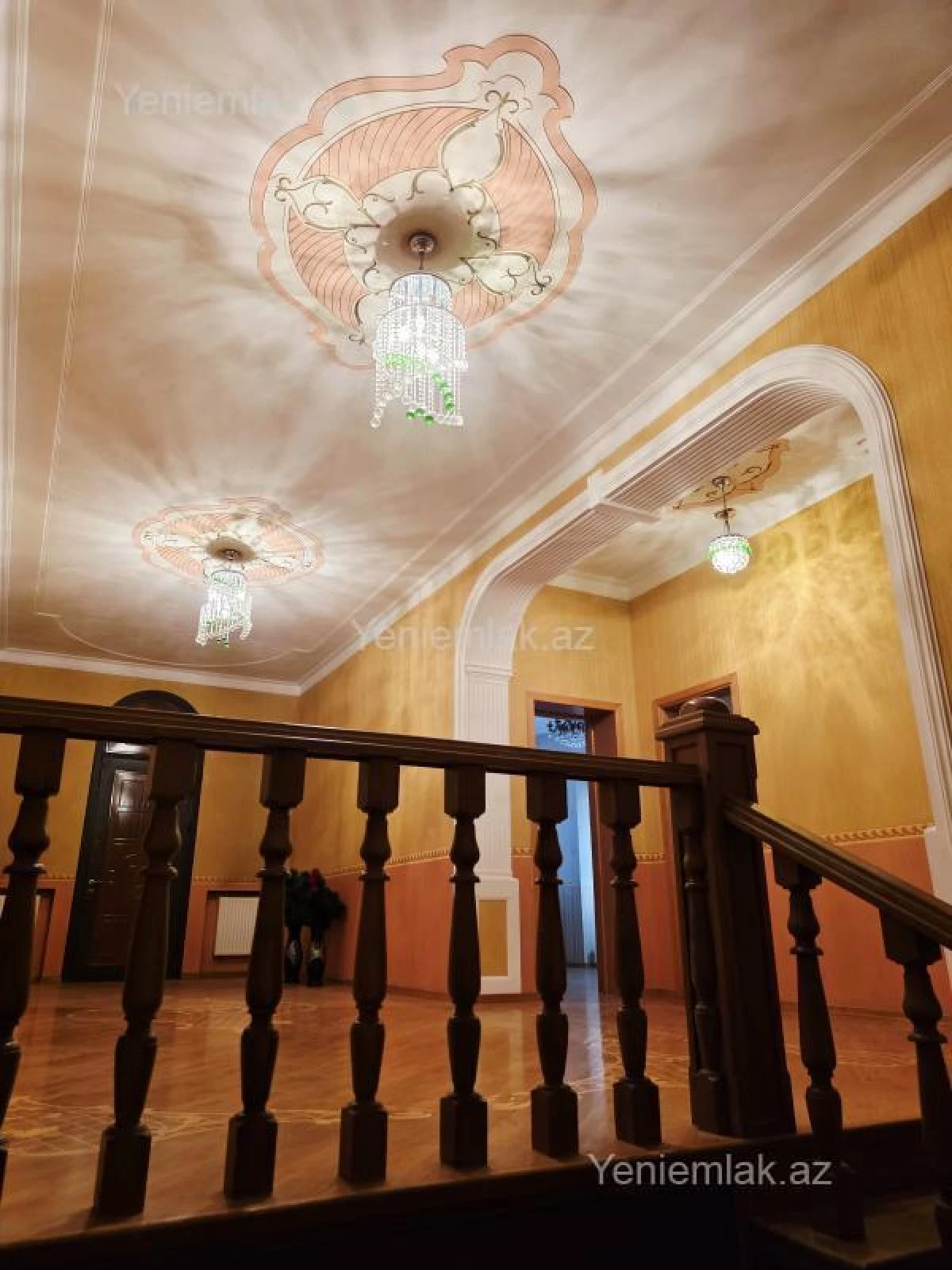 Satılır 8 otaqlı həyət evi 350 m²