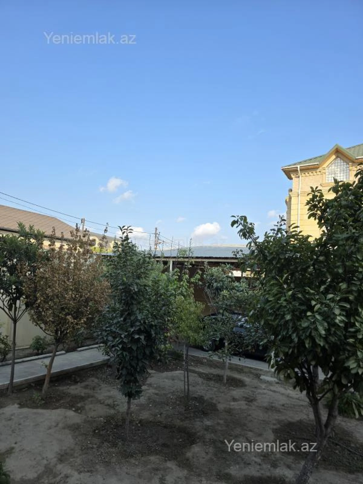 Satılır 8 otaqlı həyət evi 350 m²