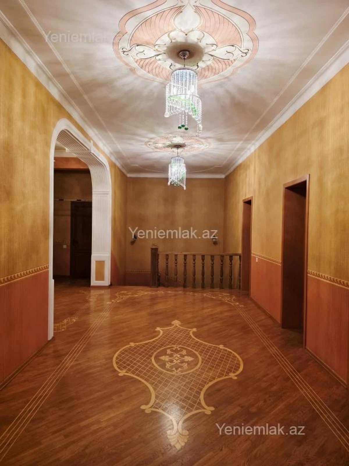 Satılır 8 otaqlı həyət evi 350 m²