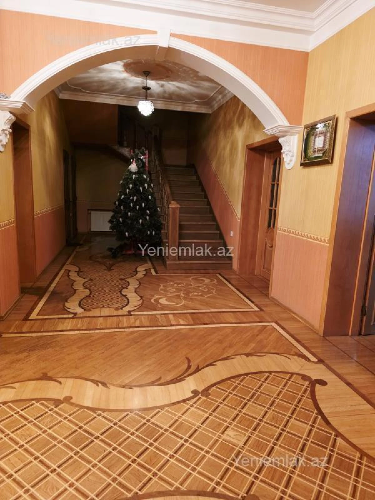 Satılır 8 otaqlı həyət evi 350 m²