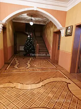 Satılır 8 otaqlı həyət evi 350 m²