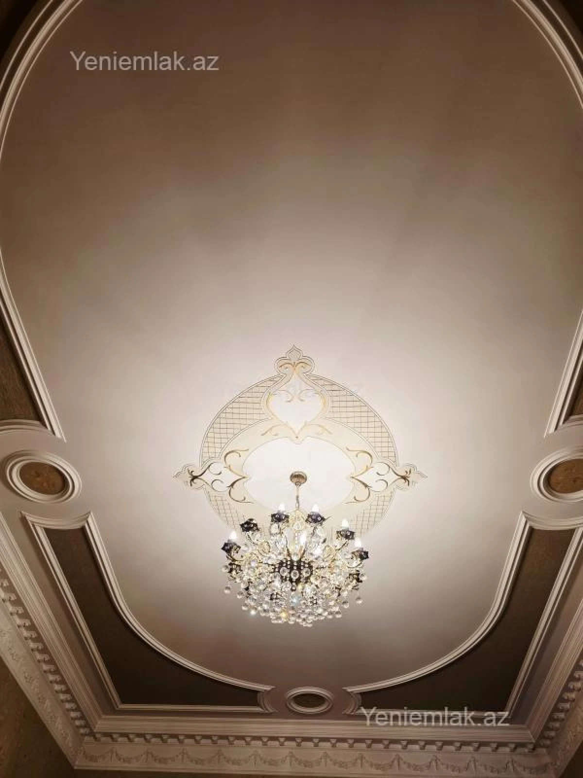 Satılır 8 otaqlı həyət evi 350 m²