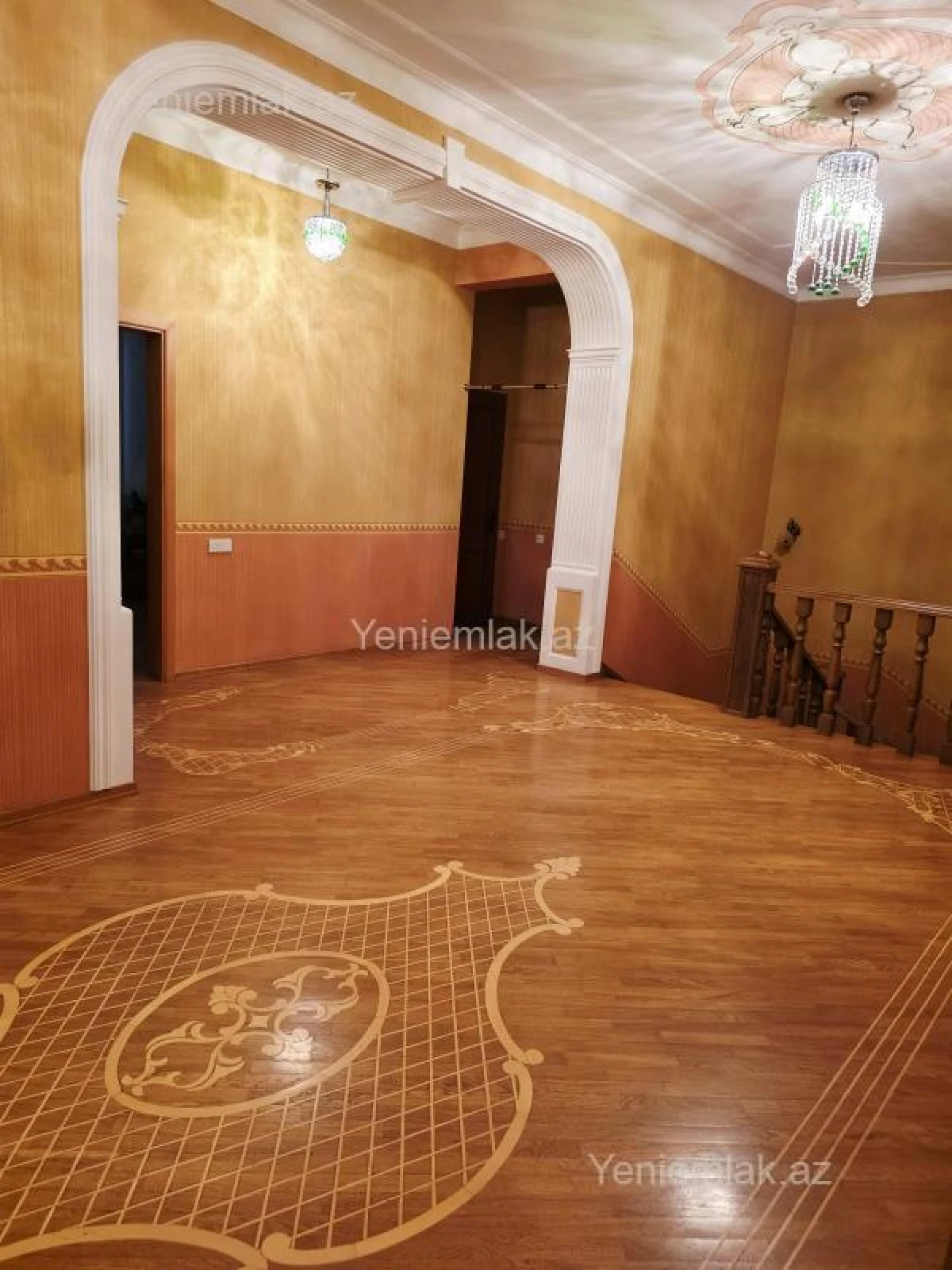 Satılır 8 otaqlı həyət evi 350 m²