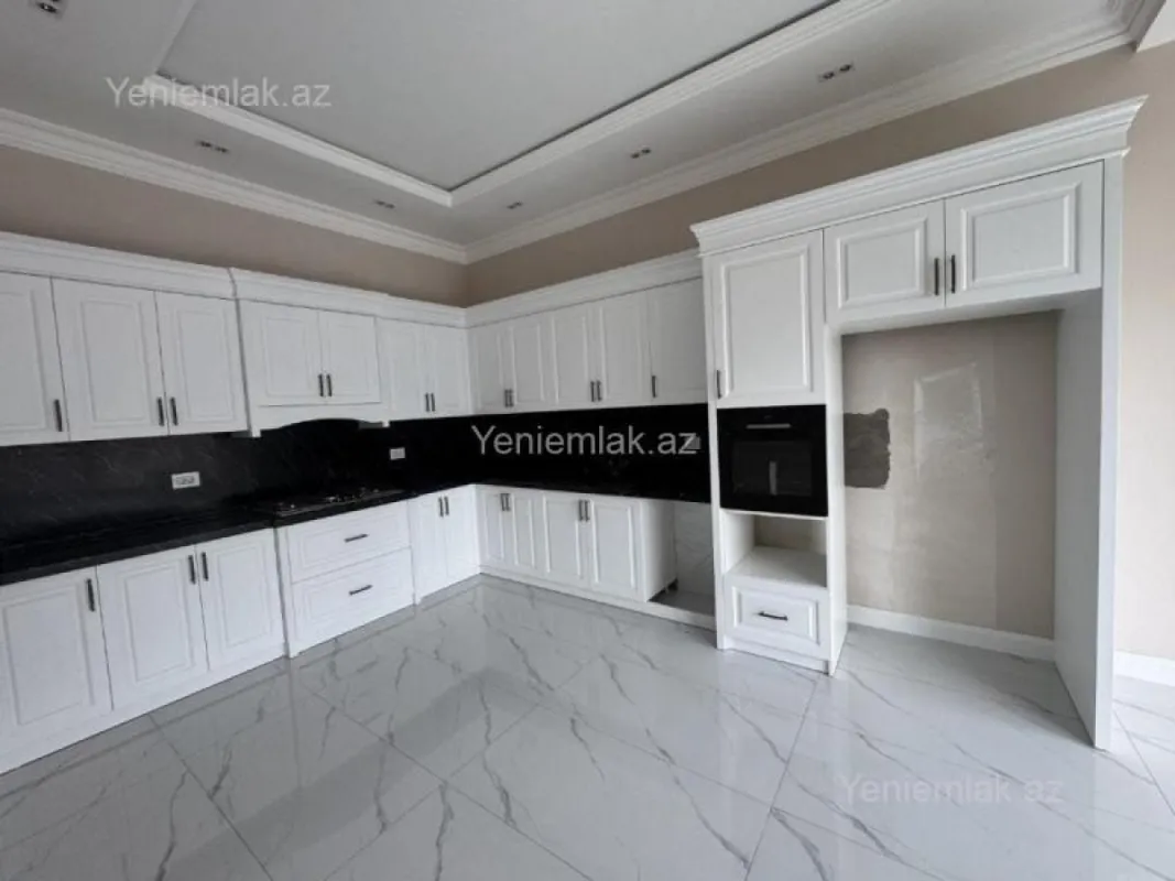 Satılır 8 otaqlı həyət evi 335 m²