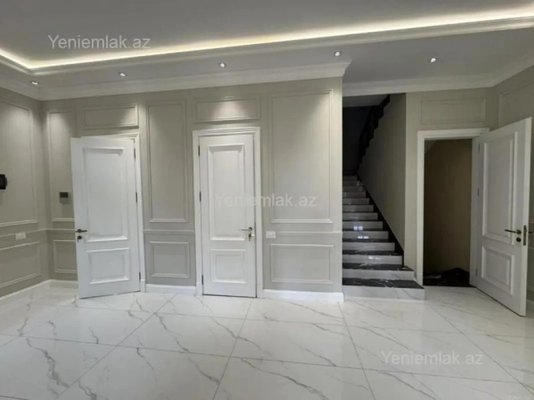 Satılır 8 otaqlı həyət evi 335 m²